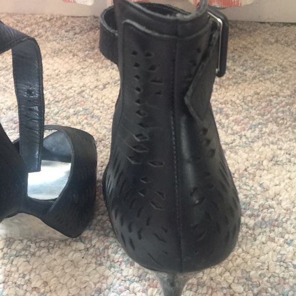 heels - Picture 5 of 7